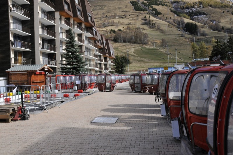 Les oeufs rouges aprs la vente aux enchres du 4 novembre