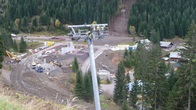 1er pylne du TSD6 Portes du Soleil.JPG